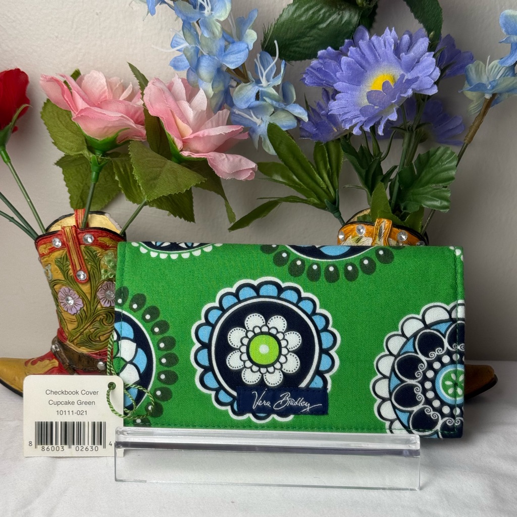 Nwt Vera Bradley Cupcake Green Checkbook Cover Retired Pattern